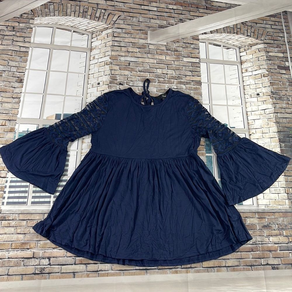 NWT Women’s Sonja Betro Blue Floral & Laced Bell Sleeve Flowy Blouse (L) GD24